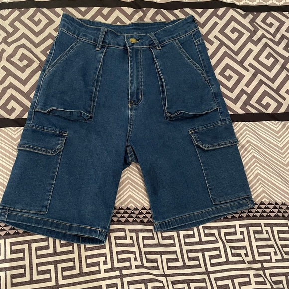 Shein Flip flap plckets denim cargo bermudas. US S. extremely stretchy material - Picture 2 of 8
